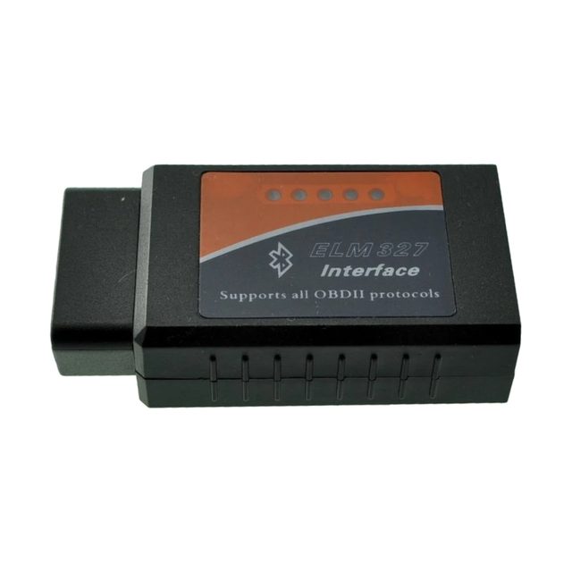 Juodas ELM327 Bluetooth v1.5 adapteris su oranžine etikete ir 16 kontaktų OBD2 jungtimi