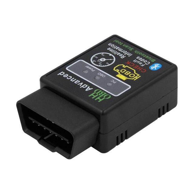 Juodas ELM327 Bluetooth adapteris, nufotografuotas kampu; priekyje matyti 16 kontaktų OBD2 jungtis