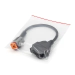 Cable adaptador Harley Davidson OBD1 6 pines a OBDII 16 pines sobre fondo blanco