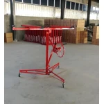 Elevador de paneles de yeso con ruedas para facilitar el movimiento en obra