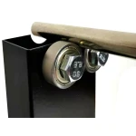 Equilibrador de ruedas de motocicleta en uso en taller de motos