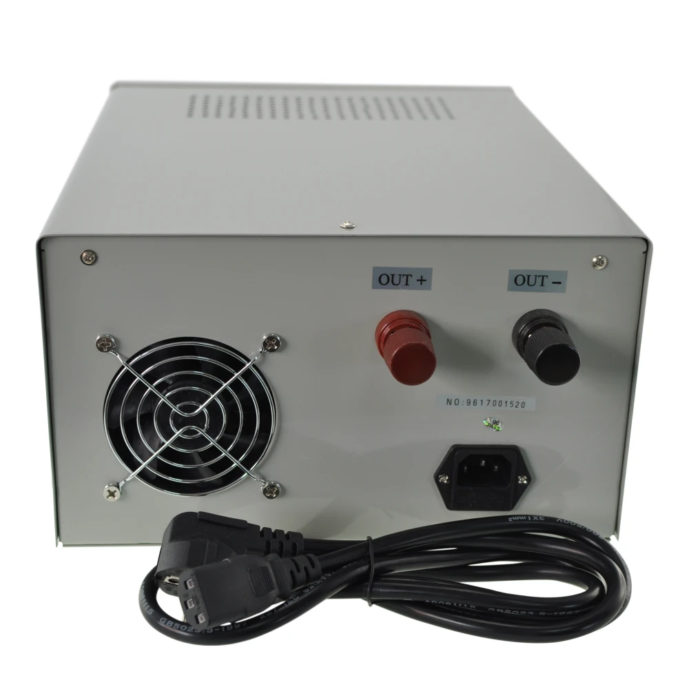 Detalle de la pantalla digital y botones de ajuste de la fuente Mlink KPS3030DA