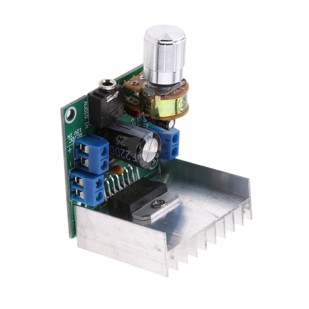 Primer plano del módulo amplificador TDA7297 para sistemas de sonido
